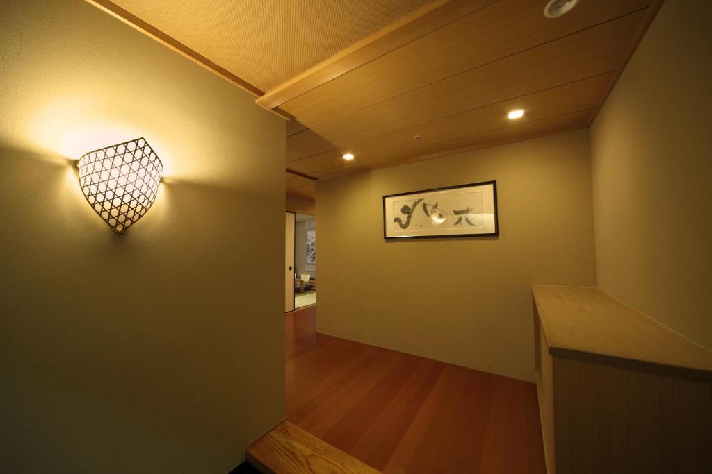 Miyako Hotel Gifu Nagaragawa Exterior photo A traditional Japanese house
